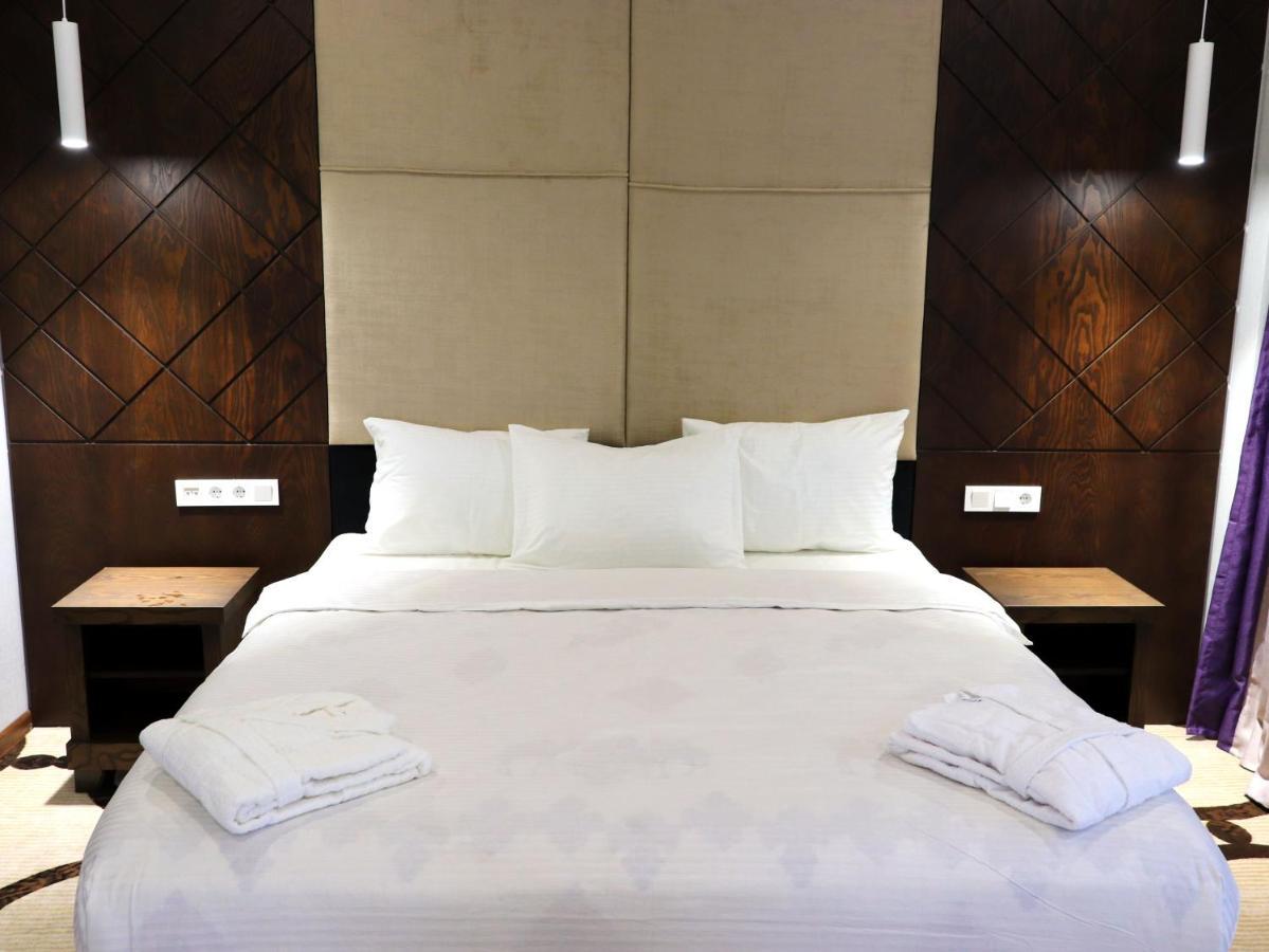 אלמטי East Palace Hotel מראה חיצוני תמונה