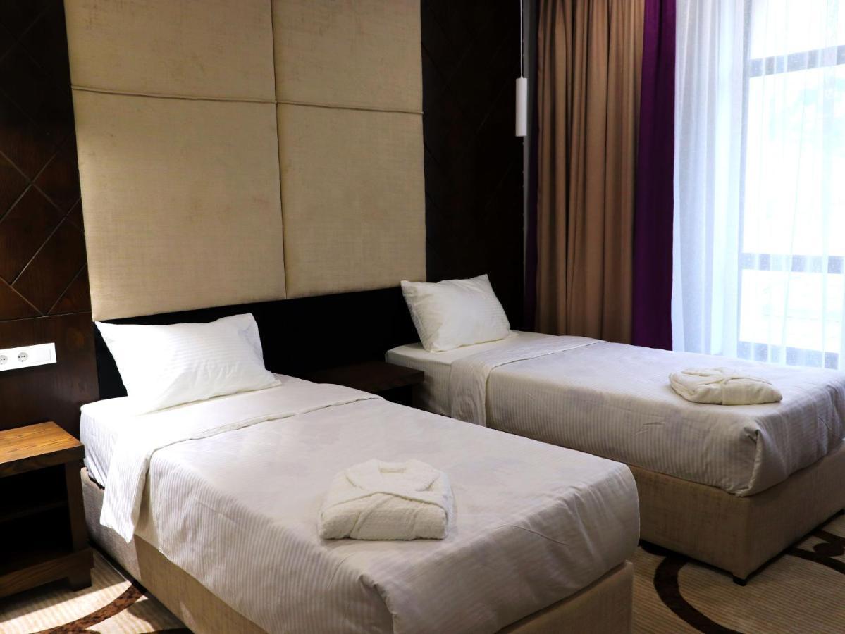 אלמטי East Palace Hotel מראה חיצוני תמונה