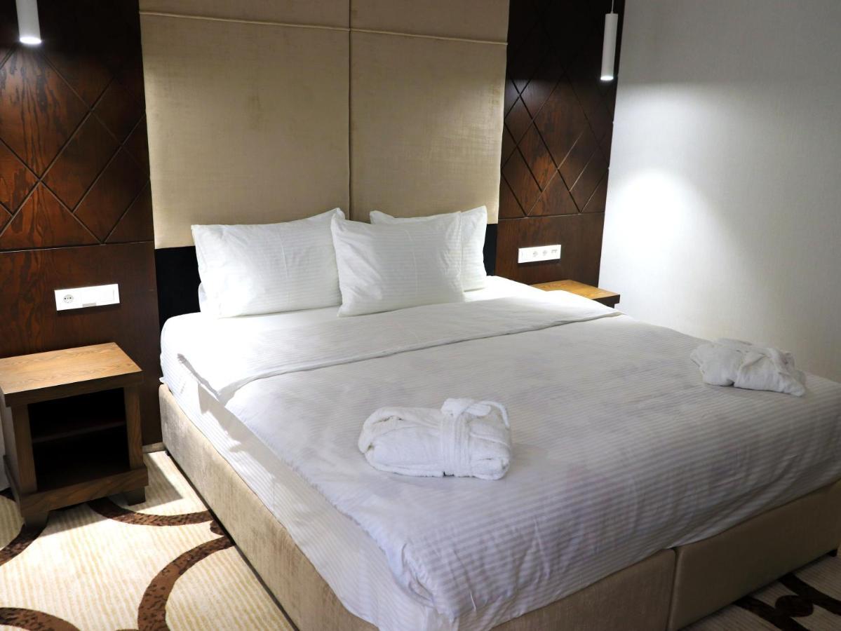 אלמטי East Palace Hotel מראה חיצוני תמונה