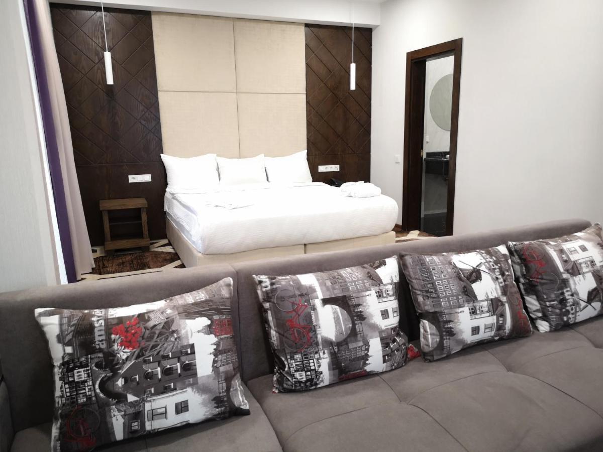אלמטי East Palace Hotel מראה חיצוני תמונה