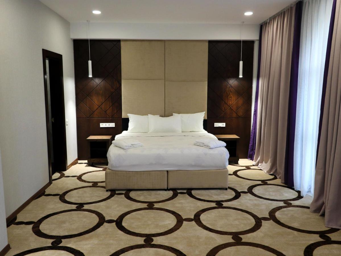 אלמטי East Palace Hotel מראה חיצוני תמונה
