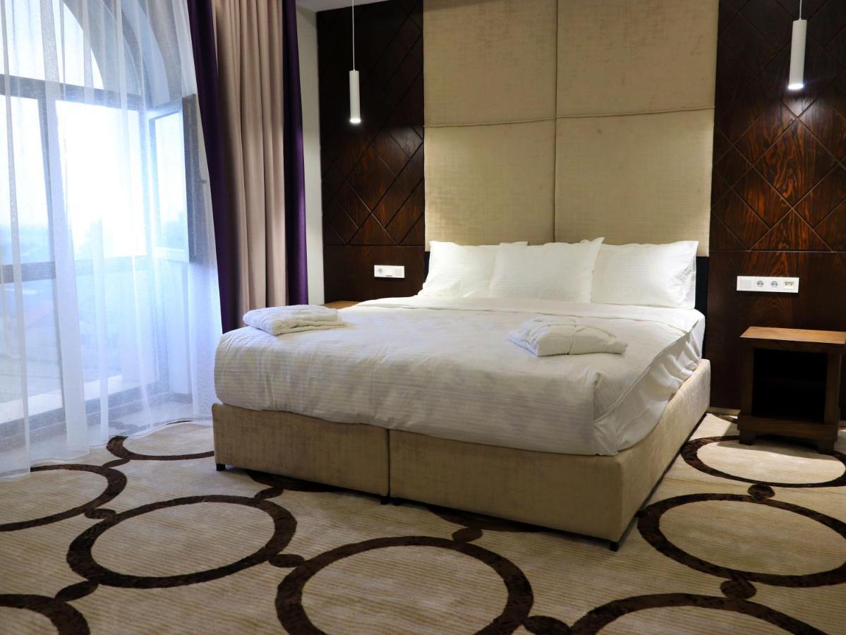 אלמטי East Palace Hotel מראה חיצוני תמונה