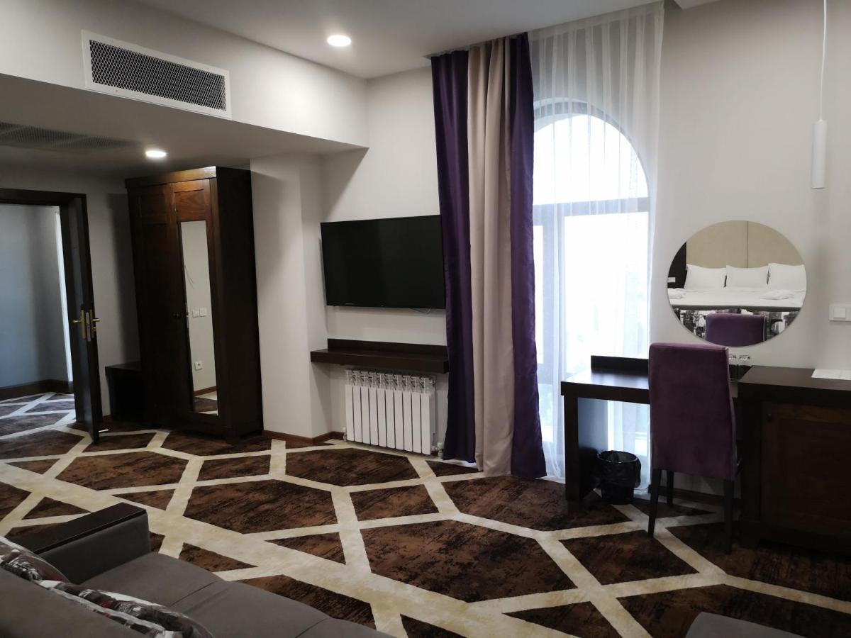 אלמטי East Palace Hotel מראה חיצוני תמונה