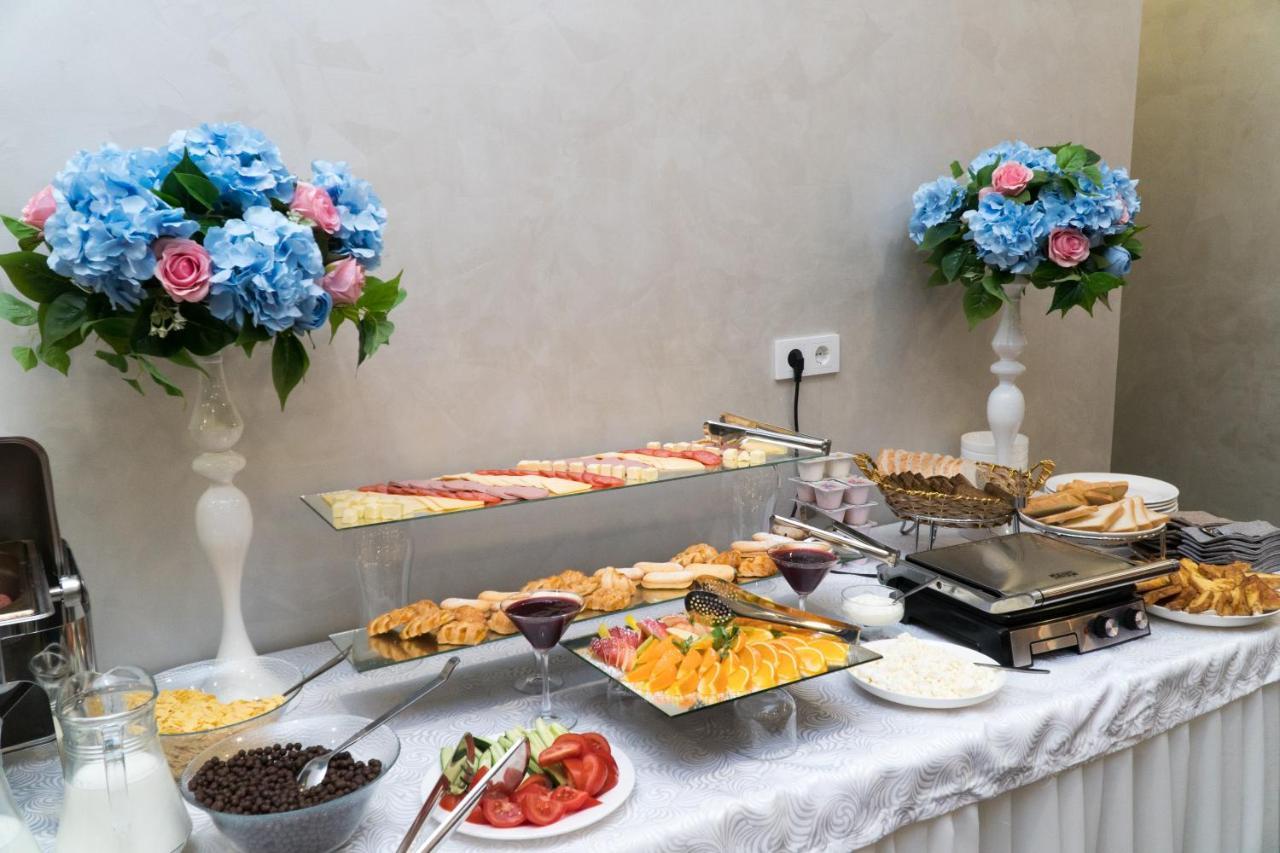 אלמטי East Palace Hotel מראה חיצוני תמונה