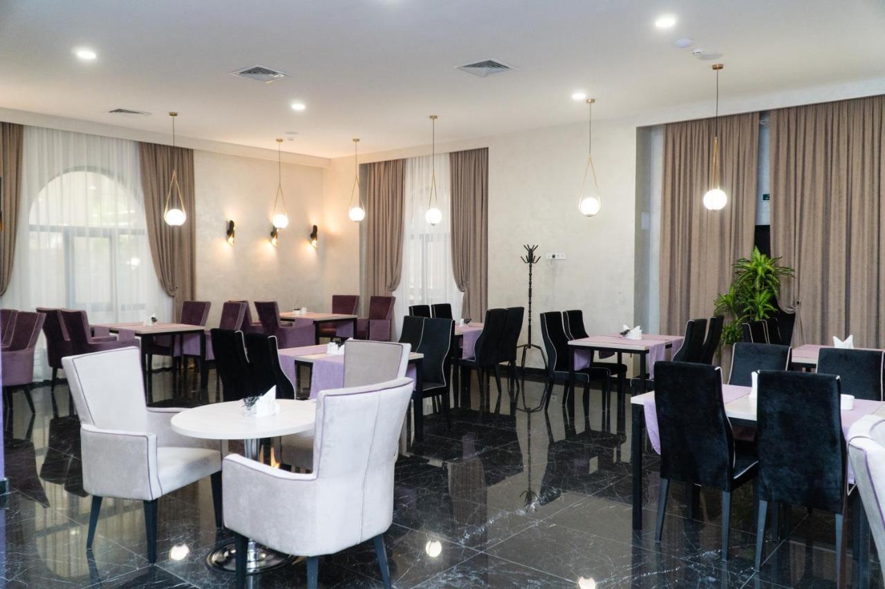 אלמטי East Palace Hotel מראה חיצוני תמונה