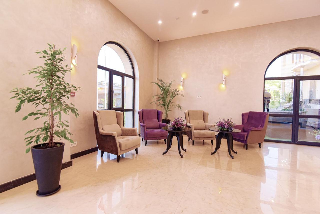 אלמטי East Palace Hotel מראה חיצוני תמונה