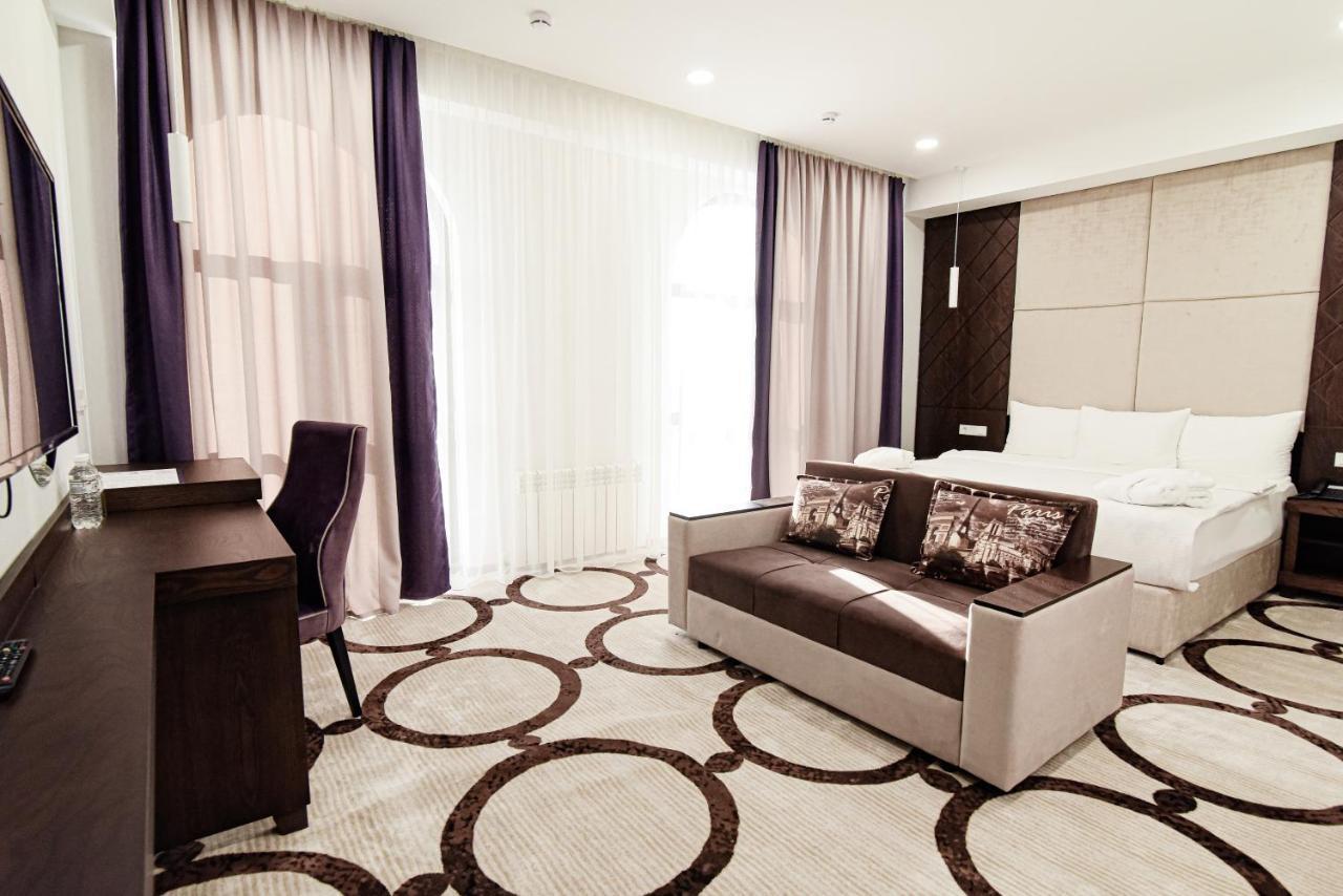 אלמטי East Palace Hotel מראה חיצוני תמונה