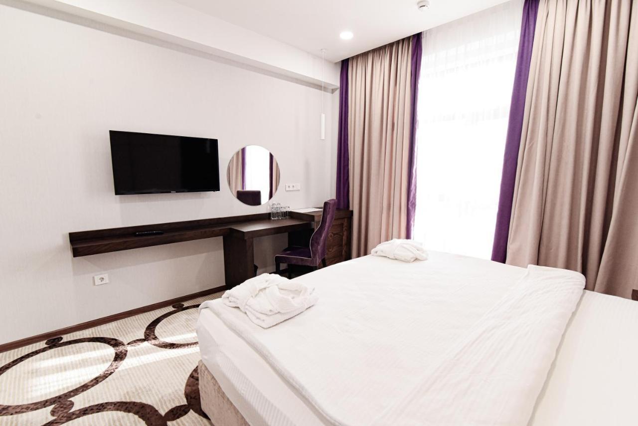 אלמטי East Palace Hotel מראה חיצוני תמונה