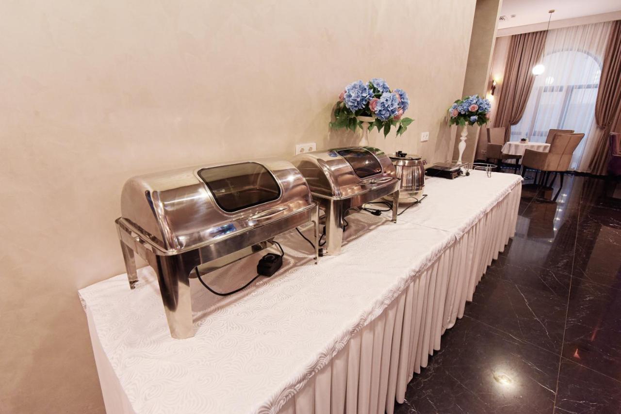 אלמטי East Palace Hotel מראה חיצוני תמונה