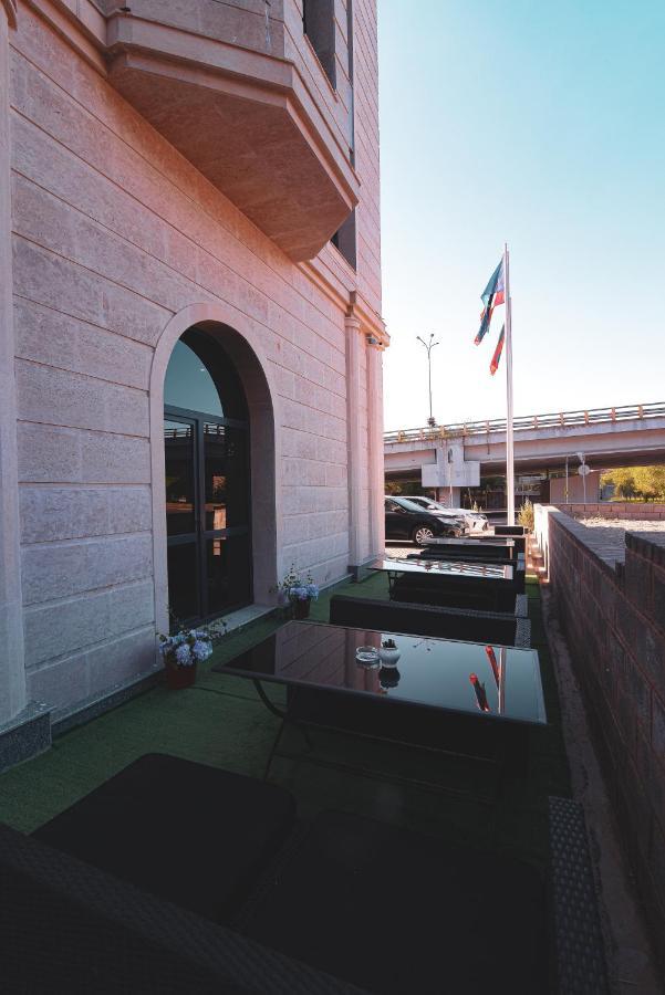 אלמטי East Palace Hotel מראה חיצוני תמונה