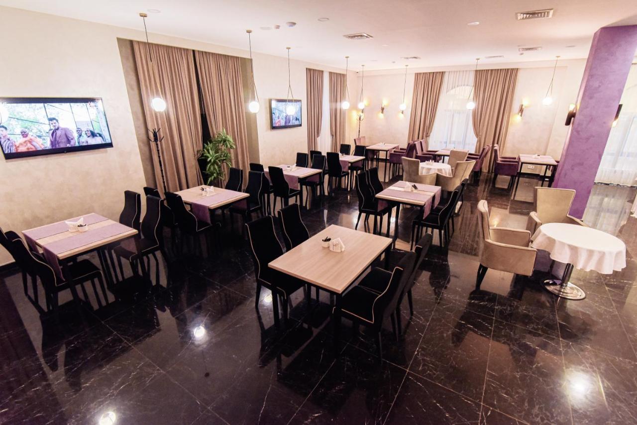 אלמטי East Palace Hotel מראה חיצוני תמונה