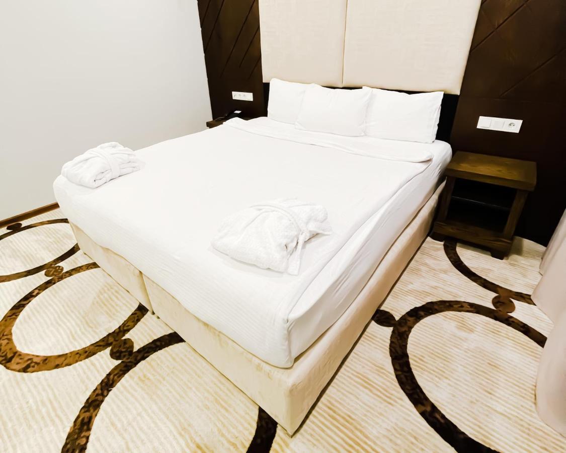 אלמטי East Palace Hotel מראה חיצוני תמונה