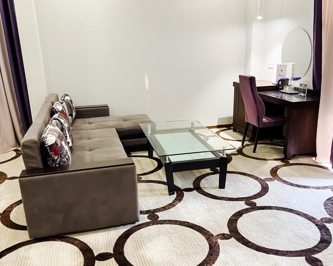אלמטי East Palace Hotel מראה חיצוני תמונה