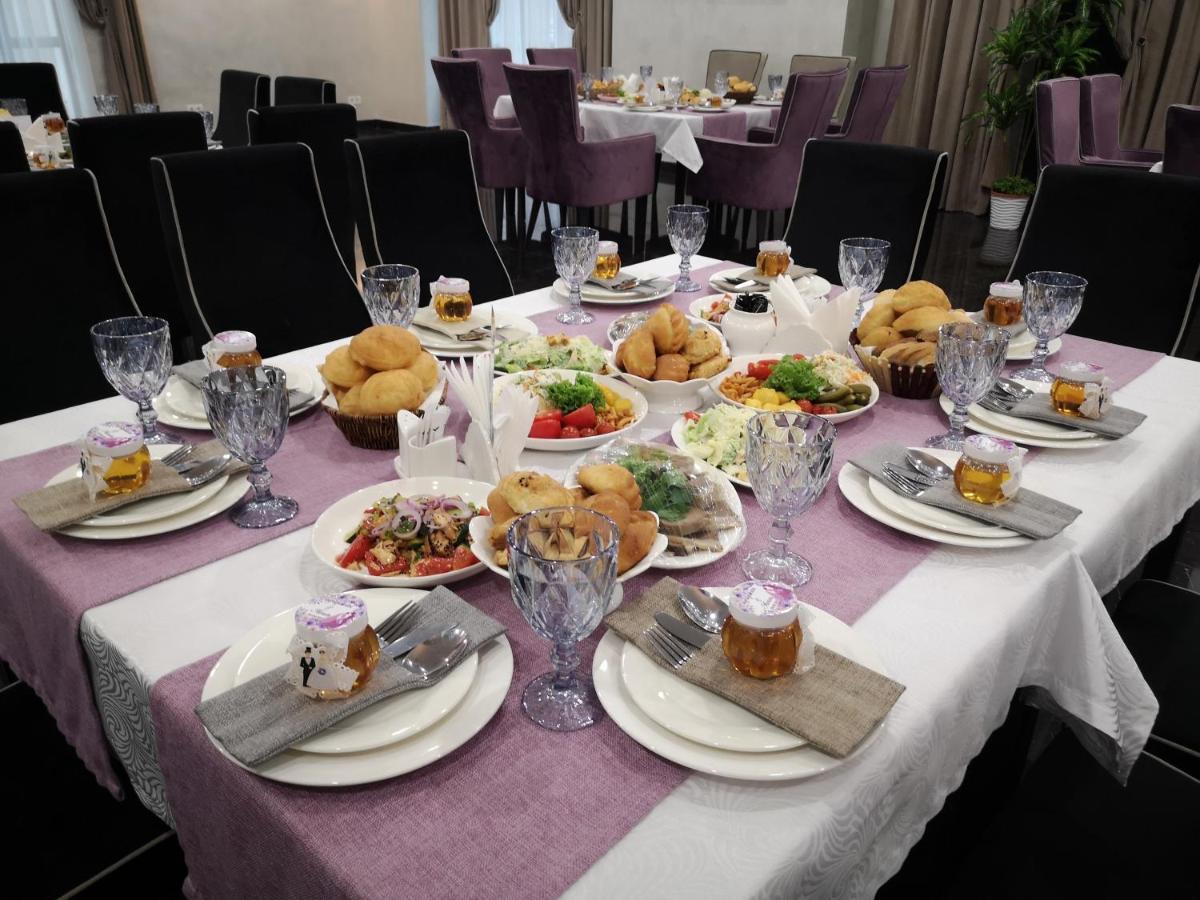 אלמטי East Palace Hotel מראה חיצוני תמונה