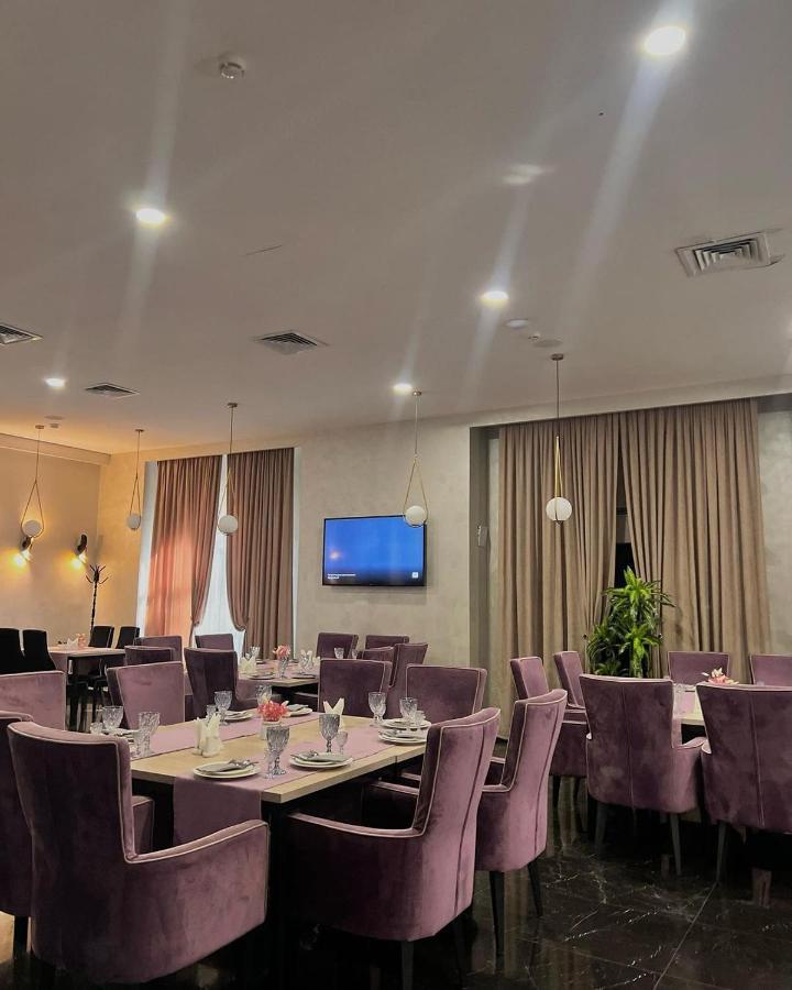 אלמטי East Palace Hotel מראה חיצוני תמונה